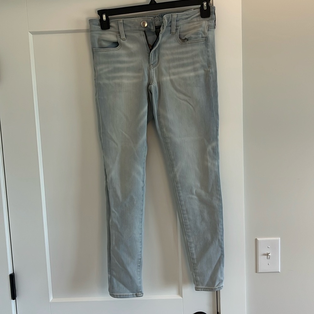 American Eagle Light Wash Jeggings, size 8. Great used condition!
